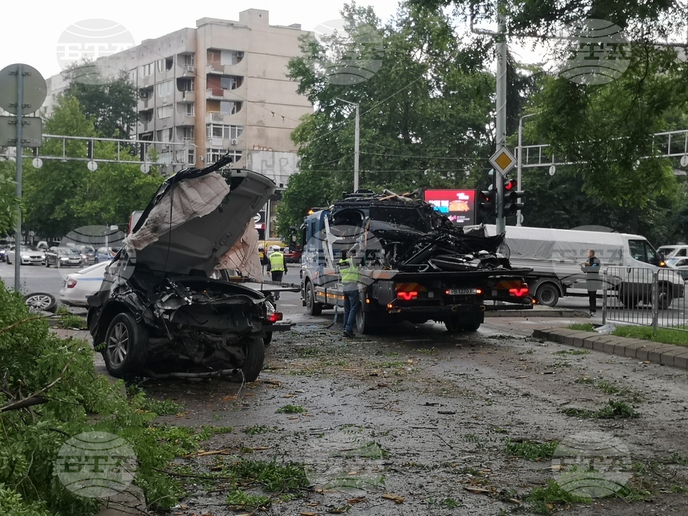 Джип се разцепи при жестока катастрофа, двама младежи загинаха