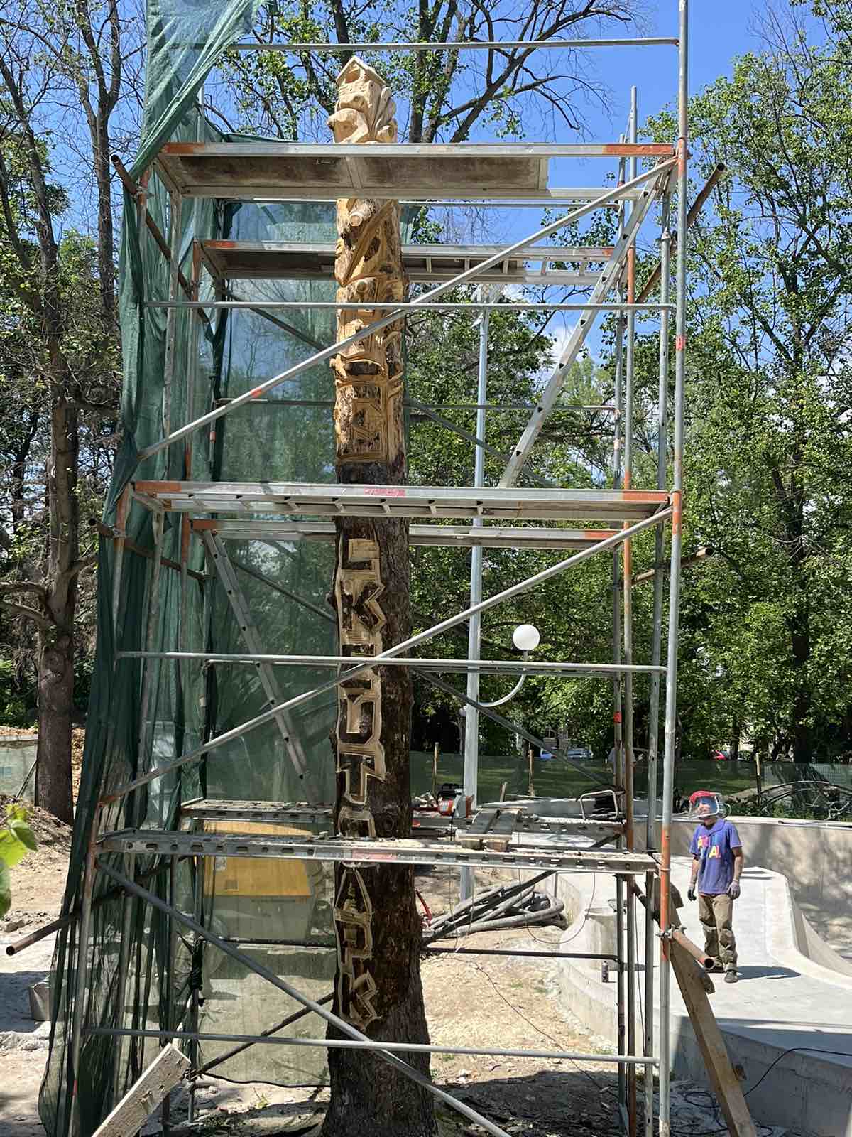 Бухал и  вълк оживяха на строящата се скейт площадка в Русе
