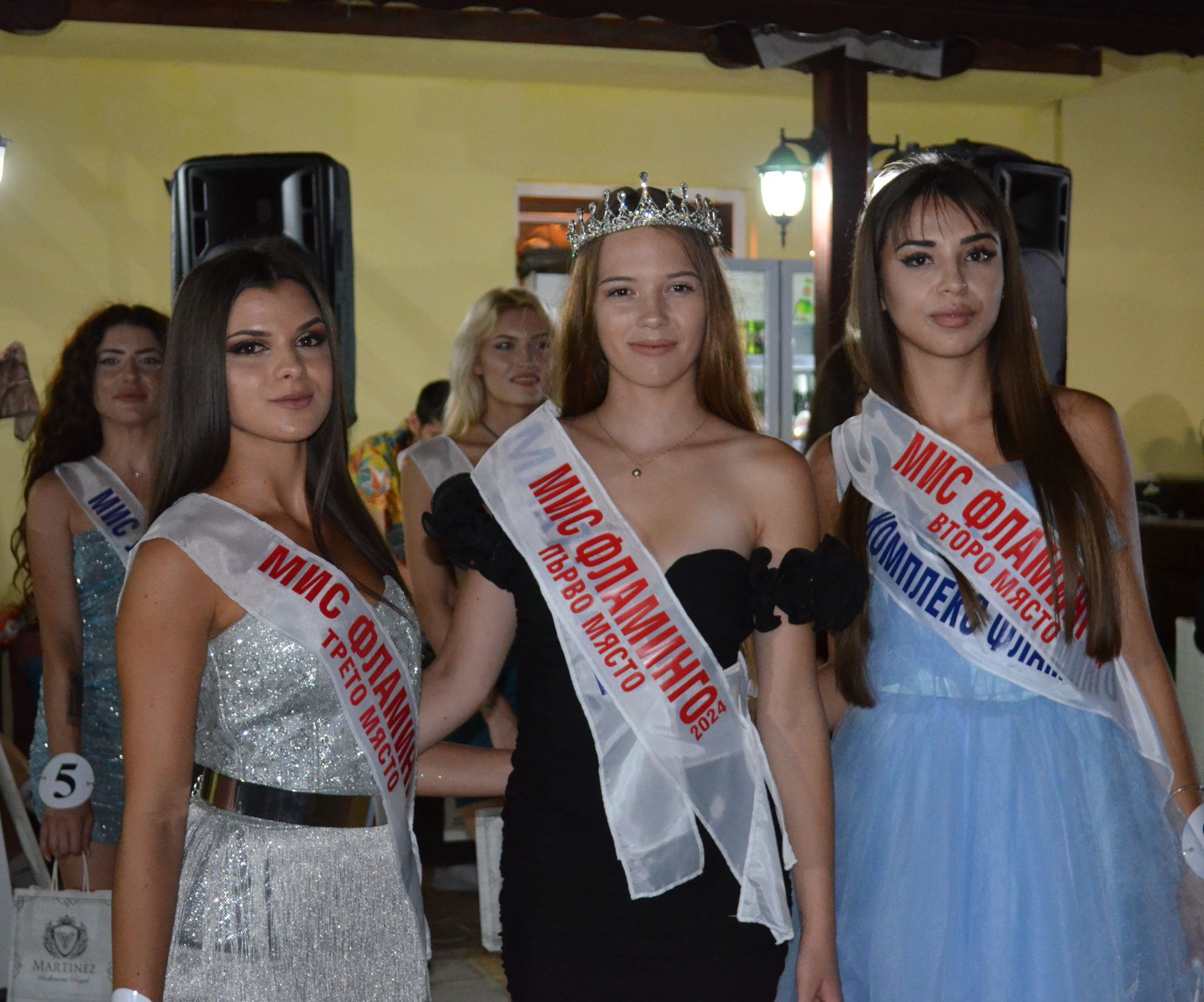 18-годишна красавица бе избрана за „Мис Фламинго“