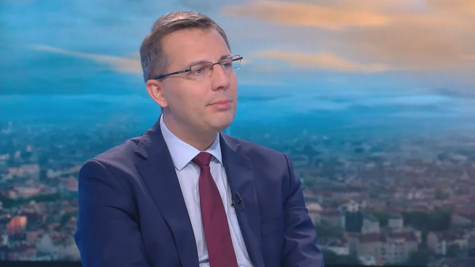 Станислав Анастасов: Чакъров е деребей, около него има проекти с неясен произход за соларни паркове
