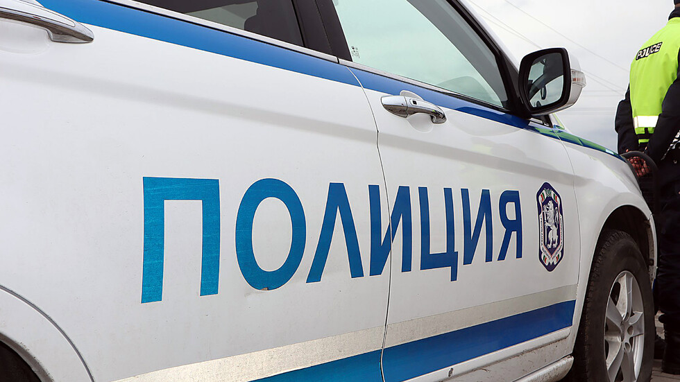 Катастрофа с два автомобила и бус на АМ "Хемус"