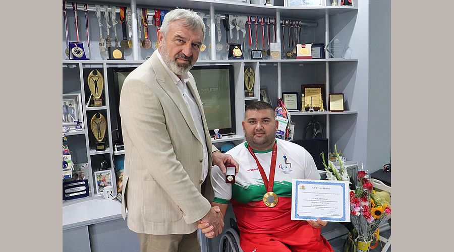 Двукратният параолимпийски шампион Ружди Ружди бе удостоен със знака на областния управител на Русе