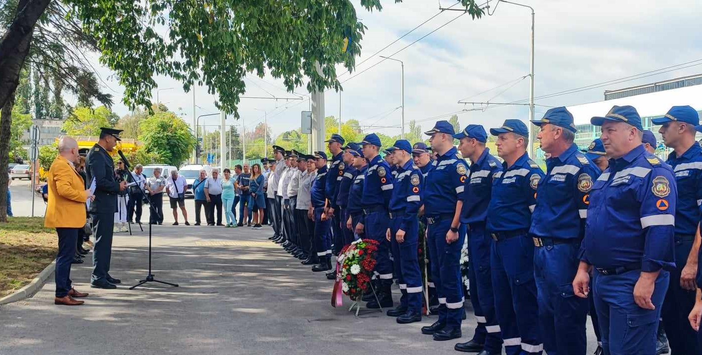 56 служители от русенската пожарна бяха отличени по случай професионалния им празник