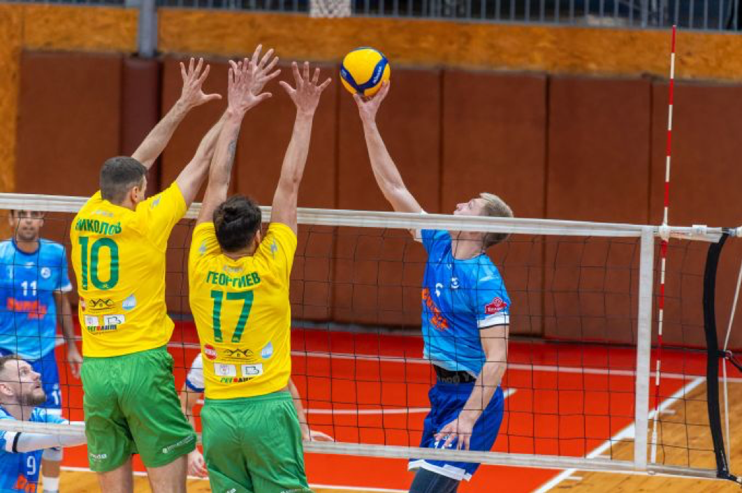 Оспорван и равностоен двубой в Русе преди старта на Супер Лигата по волейбол