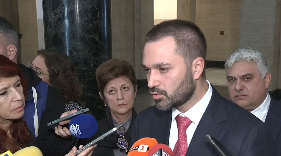 Подкупи, рекет, лихварство, побой над малолетни с кабел - част от престъпленията на полицаите в Петрич