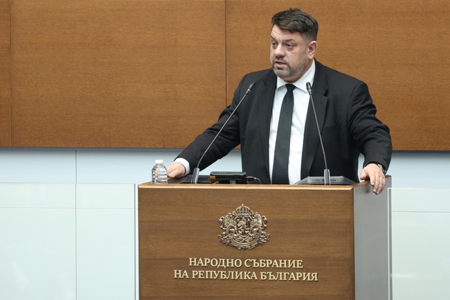 Атанас Зафиров към партиите в НС: Да направим една крачка назад, за да вървим три напред като общество