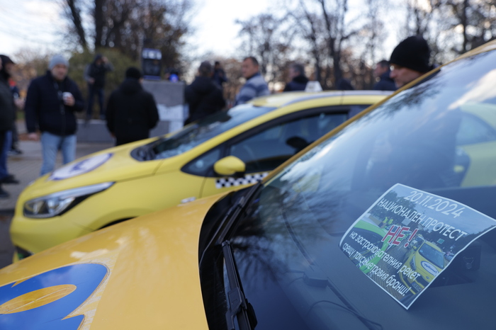 КЗК се самосезира по повод съмнения за картел при поскъпването на застраховките за таксиметровите водачи