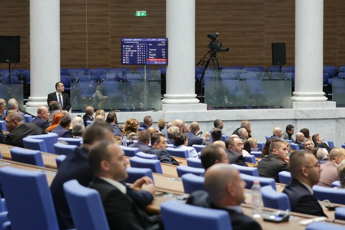 И пак: Шестият опит да бъде избран председател на парламента - неуспешен