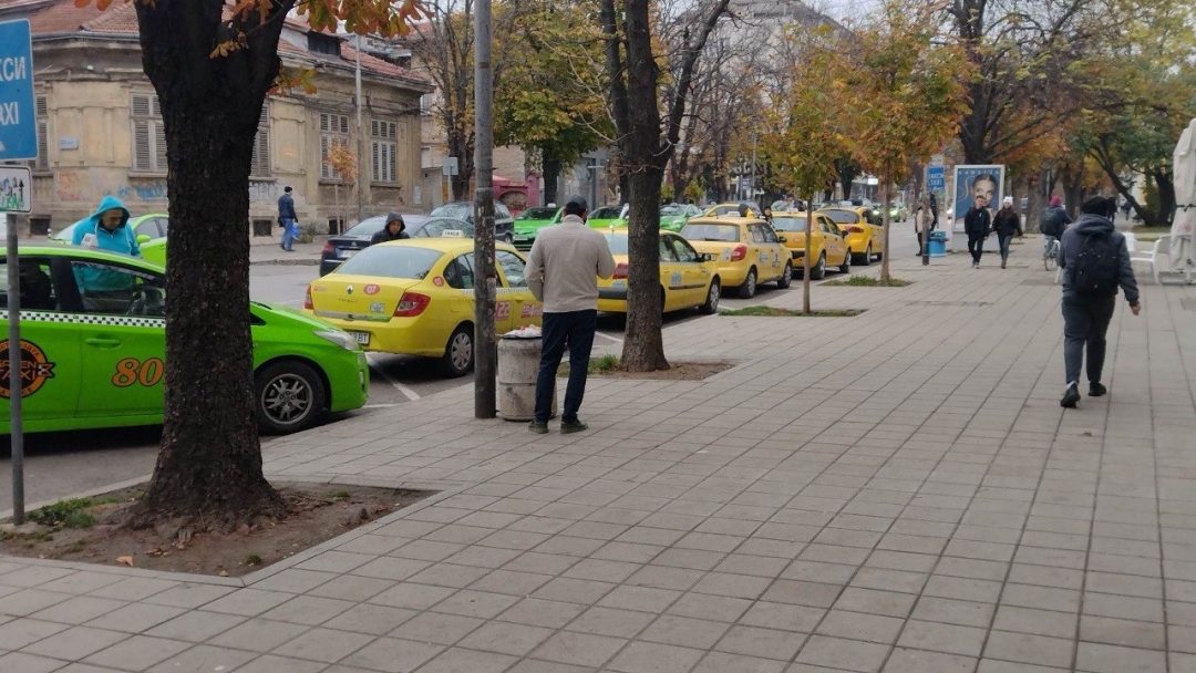 Община Русе напомня на таксиджиите да подадат в срок необходимите документи за преиздаване на разрешенията им