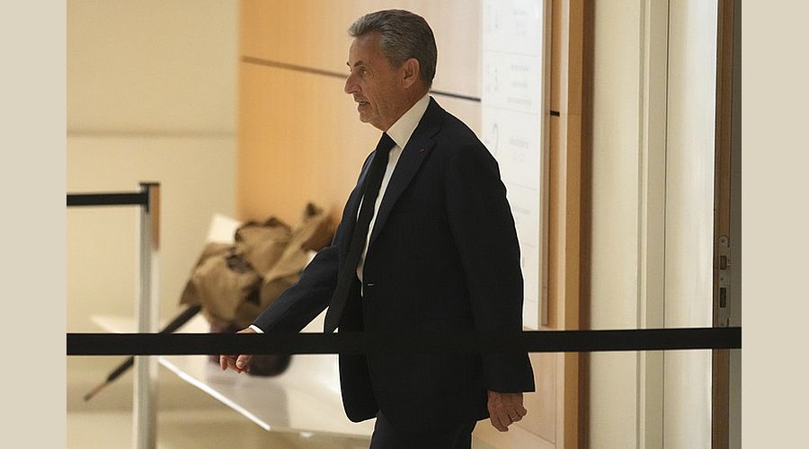 Саркози се изправи пред съда по обвинения в незаконно финансиране на президентската му кампания от Кадафи