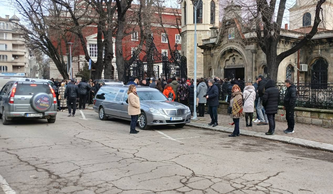 Стотици русенци си взеха последно сбогом с русенския предприемач Красимир Иванчев