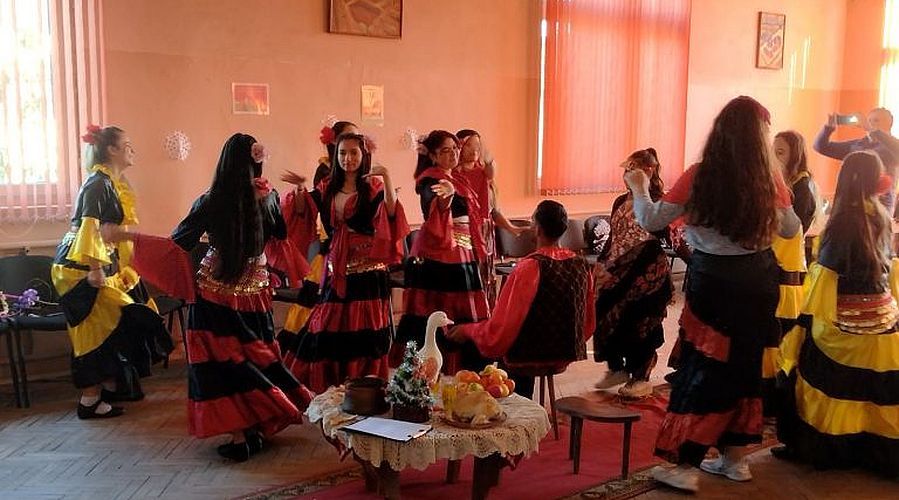 Ромите празнуват Банго Васил - ромската Нова година