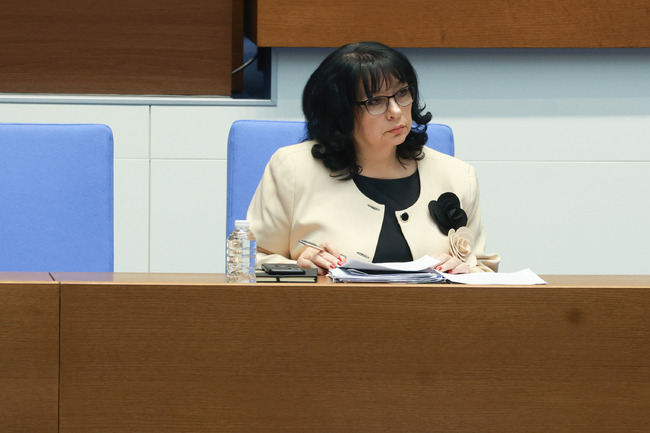 Теменужка Петкова: Над 4 милиарда лева прехвърлени плащания от 2024 г. тежат на бюджет 2025