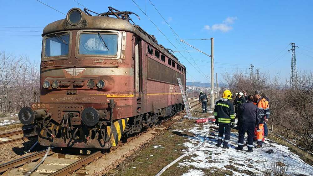 Локомотив се запали на прелез в Старозагорско