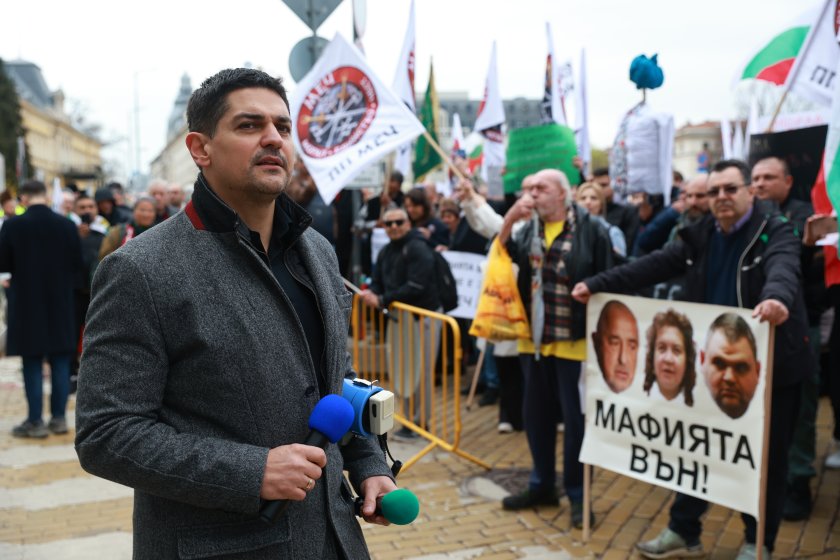 Симпатизанти на МЕЧ на протест пред НС - под надслов "Вън мутрите от властта"