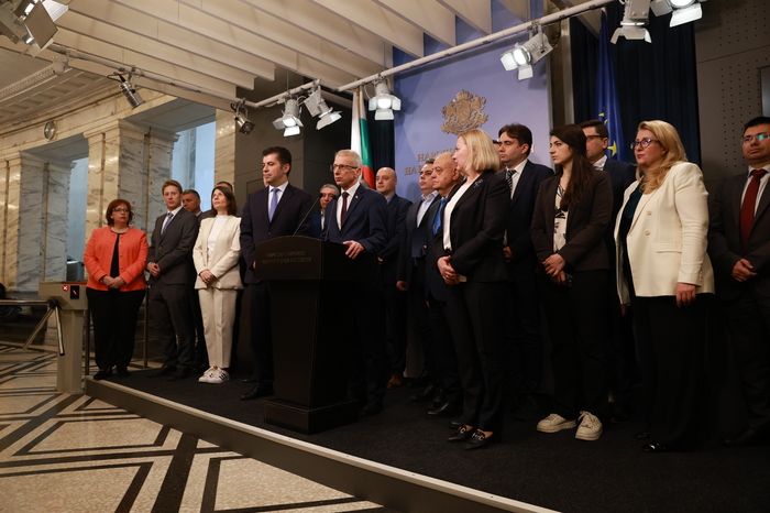 ПП-ДБ за вота на недоверие: Зле поставен цирк, група проруски партии хаби пленарно време