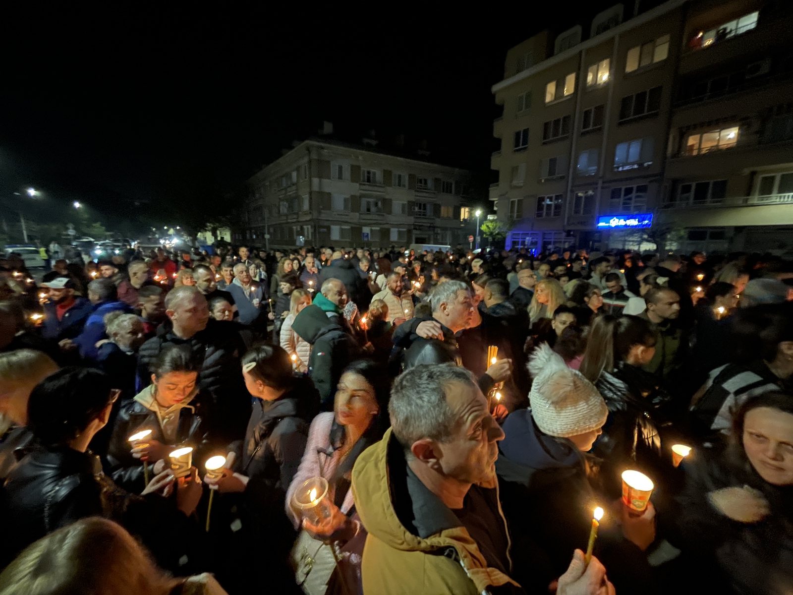Хиляди русенци посрещнаха Възкресение Христово