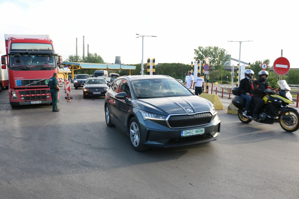 Над 8000 леки автомобила излязоха от България към Румъния през Дунав мост при Русе за последното денонощие