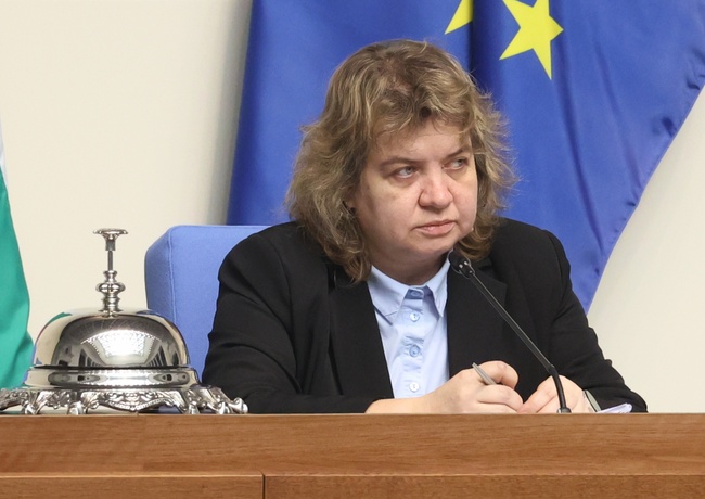 Киселова върна като недопустимо предложението на Радев с искане за референдум