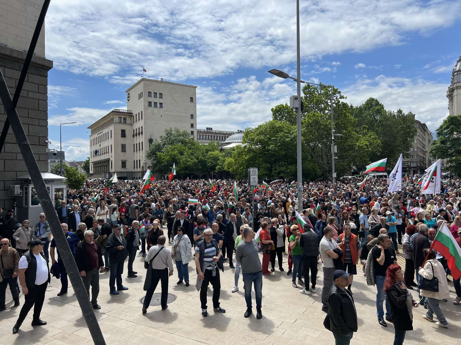 Простести в над 100 места в страната в защита на българския лев