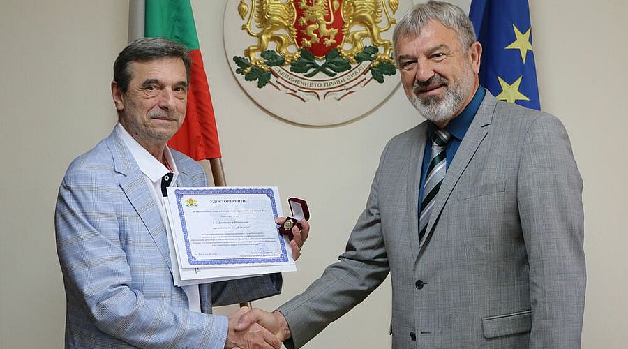 Президентът на КТ „Подкрепа“ Димитър Манолов бе отличен с почетния знак на областния управител на Русе