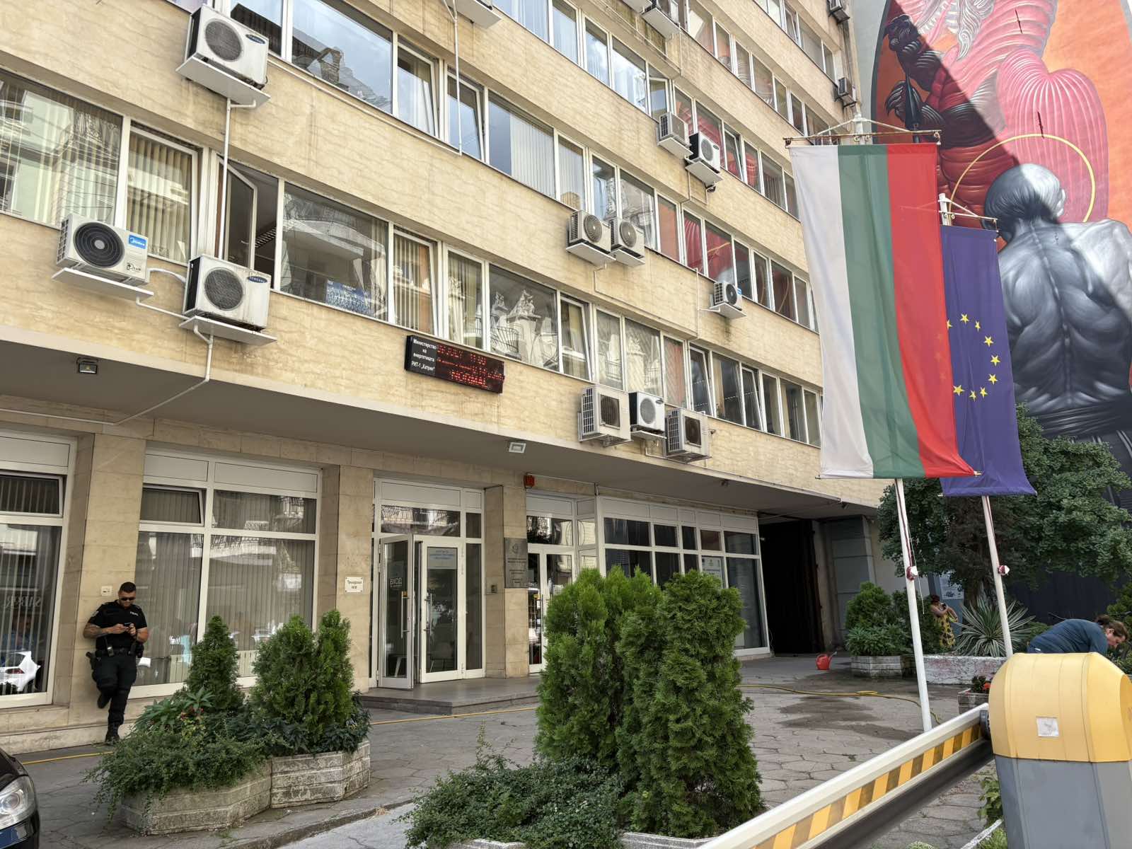 Антикорупционната комисия с акция в Министерството на енергетиката