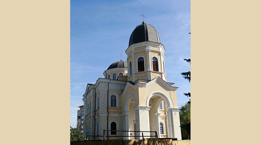 Площадът пред храма „Всех святих“ в Русе ще носи името на патриарх Неофит