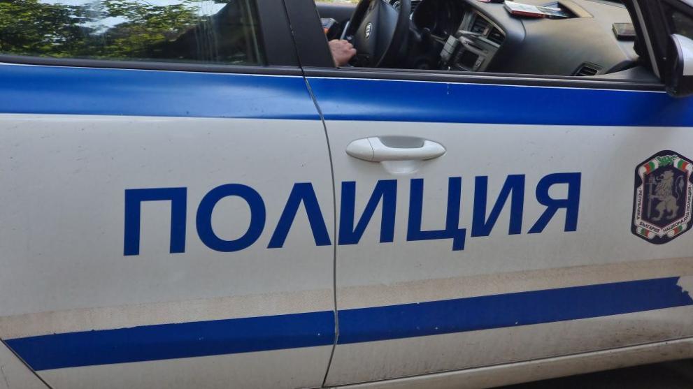 Лек автомобил блъсна полицейска кола на кръстовище
