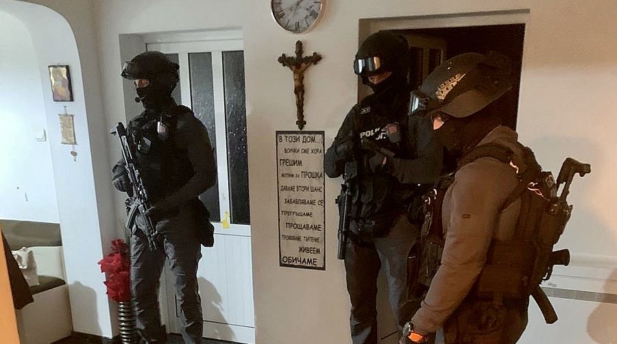 ГДБОП разби престъпна група за разпространение на наркотици, арестувани са петима